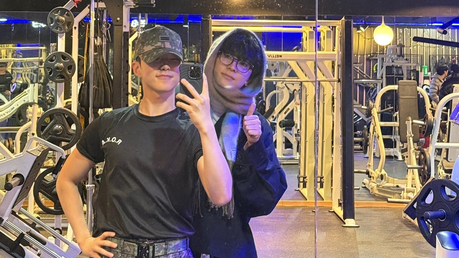 Hoshi Shares Gym Selfies with Wonwoo During Military Vacation